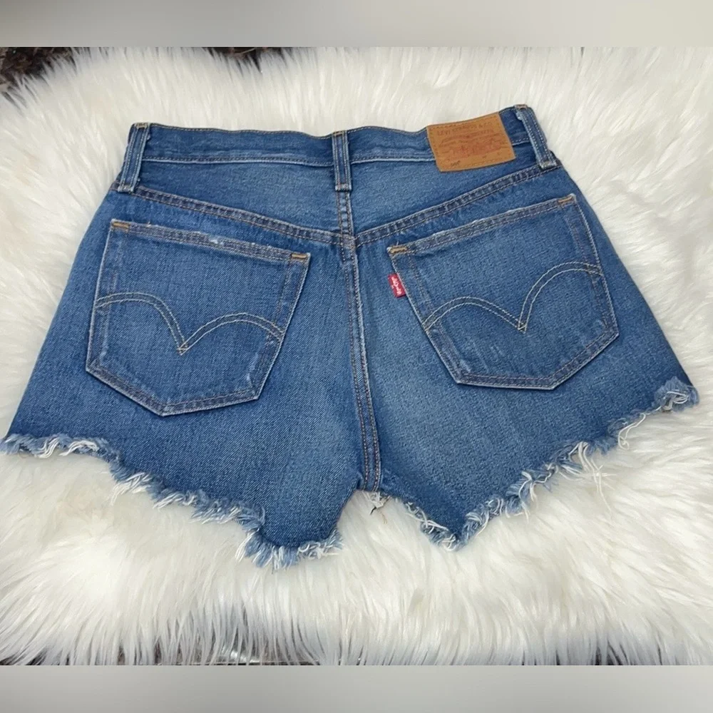 LEVIS 501 ORIGINAL WOMEN'S SHORTS JEANS. SZ W26 NWOT